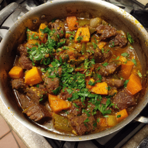 Herzhafter Süßkartoffel-Topf mit Rindfleisch