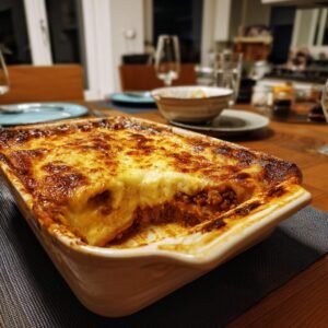 Vegetarische Linsen-Moussaka mit Auberginen und cremiger Béchamel